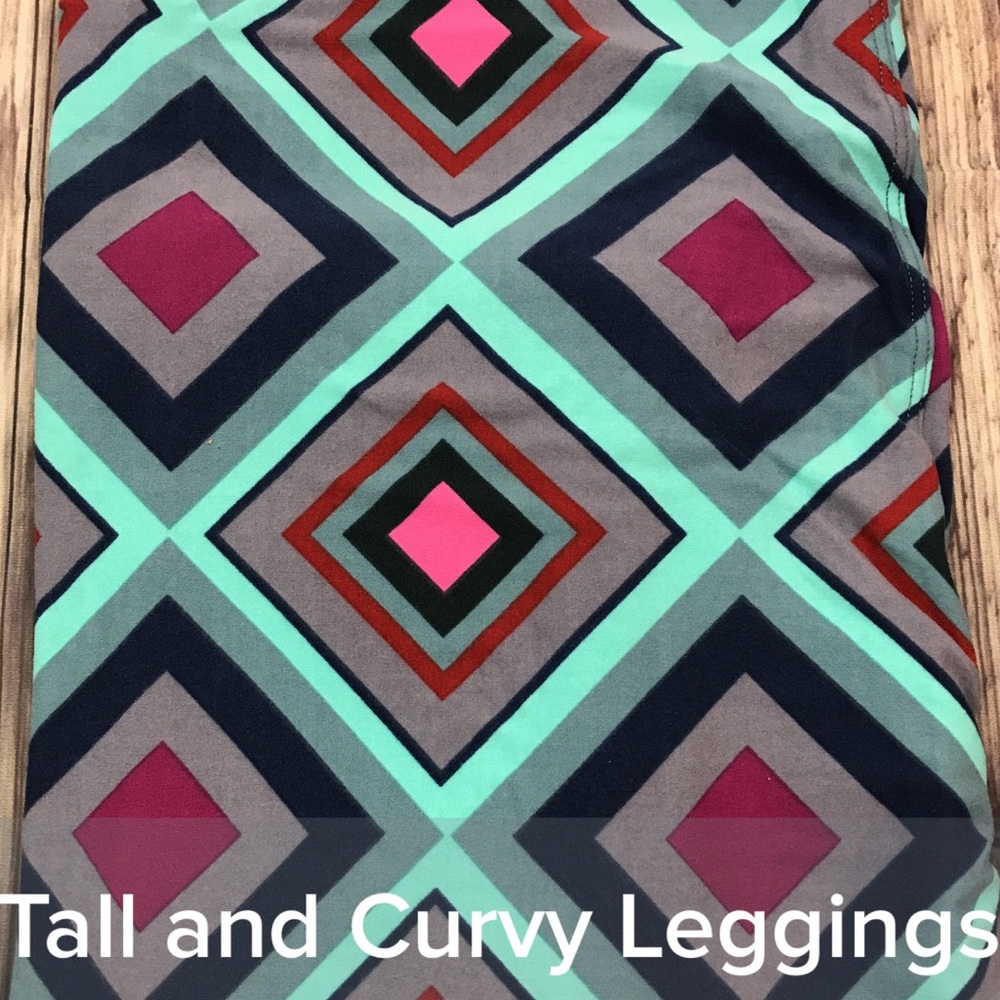 LuLaRoe Tall & Curvy Leggings